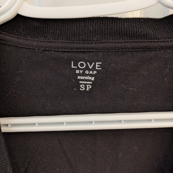 GAP Nursing Top - Picture 2 of 2